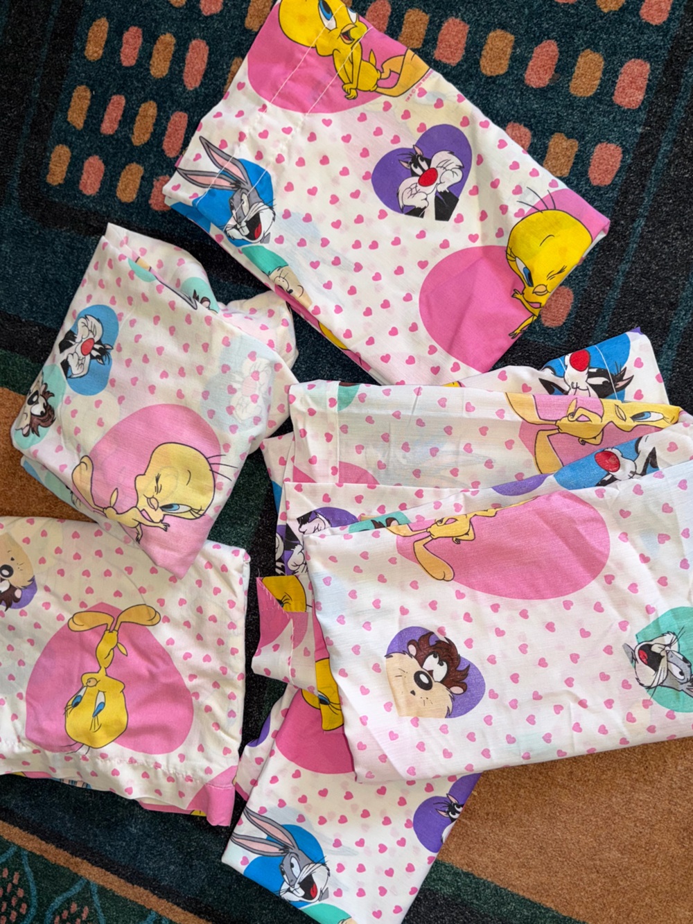 VTG 90s Looney Tunes Tweety, Bugs, Taz, Sylvester heart Twin Sheets Curtain set!